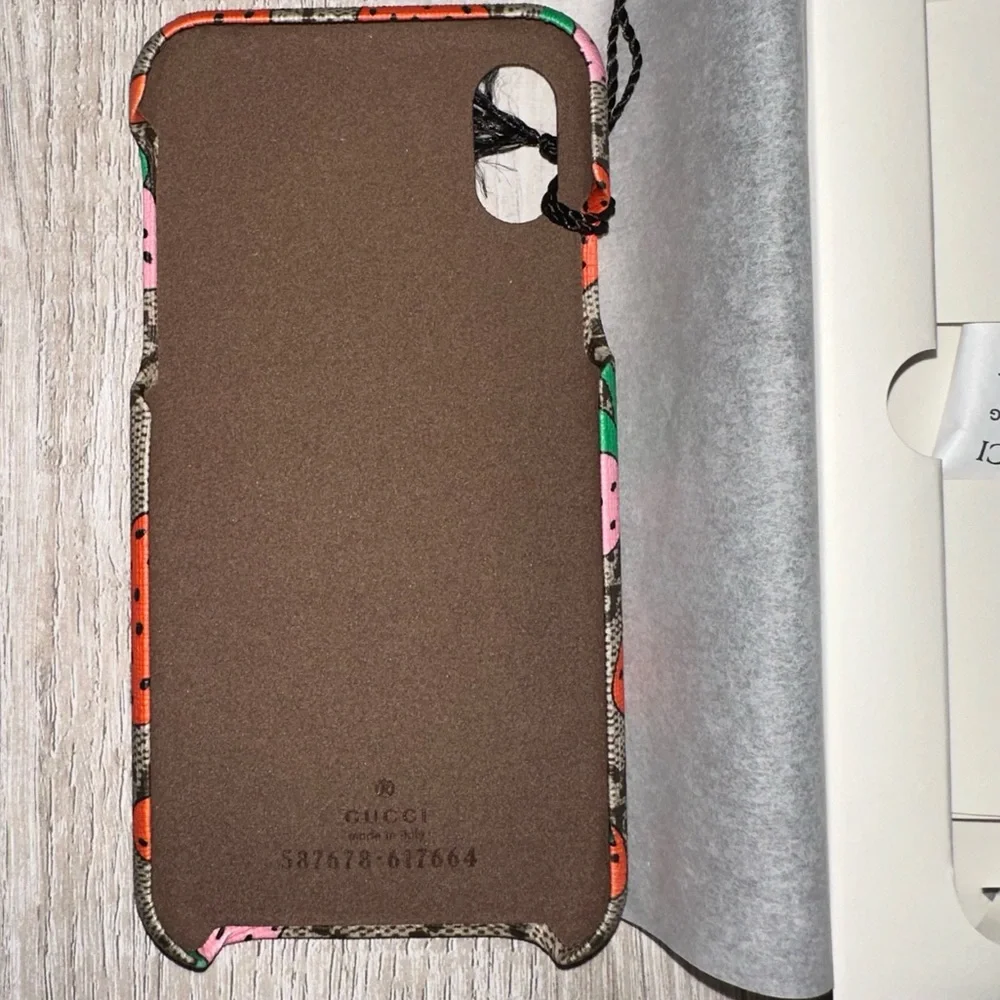 NIB Authentic Gucci Strawberry Supreme iPhone case X or XS_3